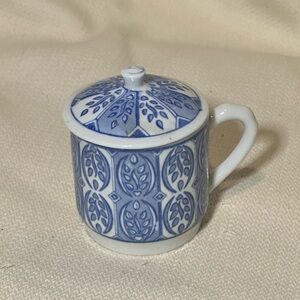 IDG Leaf Pattern Ceramic Mug with Lid